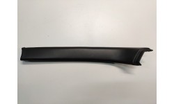 Garniture / Moulure Supérieur Arrière Droite Cuir et Surpiqures Noirs Ferrari 456 (64064300/U) (Pièce Occasion)